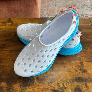 Water-Ready Men’s White Slip-On Sandals with Blue Sole